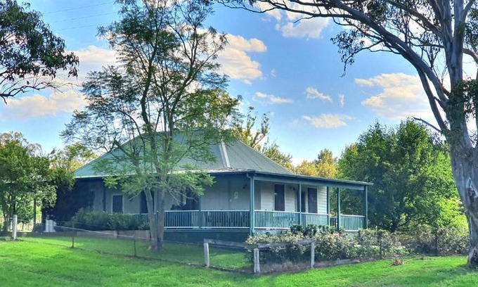 Barrington House | Idyllic Old Schoolmaster's Cottage by Barrington River
