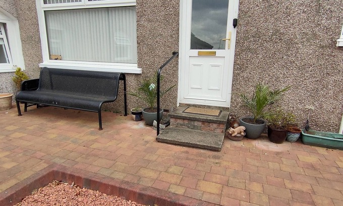 Balloch Apartment | Welcome to Old Smiddy Apartment: Family Room in Balloch