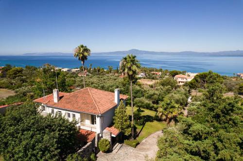 Mikri Mantineia Villa | Experience Old Sport Mansion: 4-Star, Family & Pet Friendly