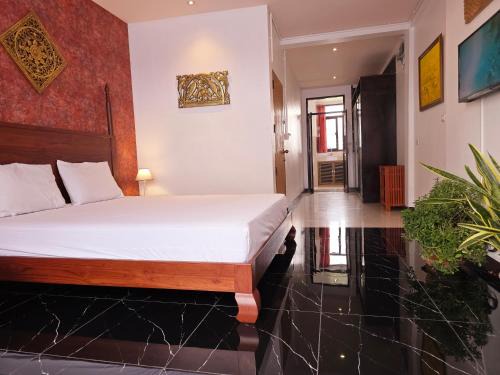 Thung Maha Mek Apartment | Cozy Downtown Studio with Kitchen and Balcony