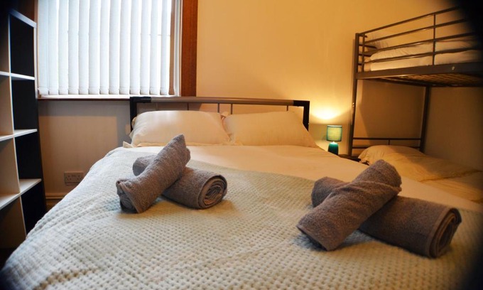 Liverpool House | Cozy Old Swan Guest House: Ideal for Families and Getaways