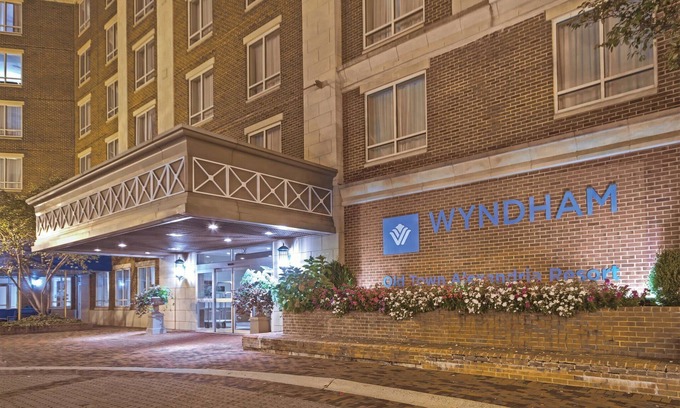 Potomac West Condo | Discover Old Town Alexandria: 2BR Suite with Ocean View
