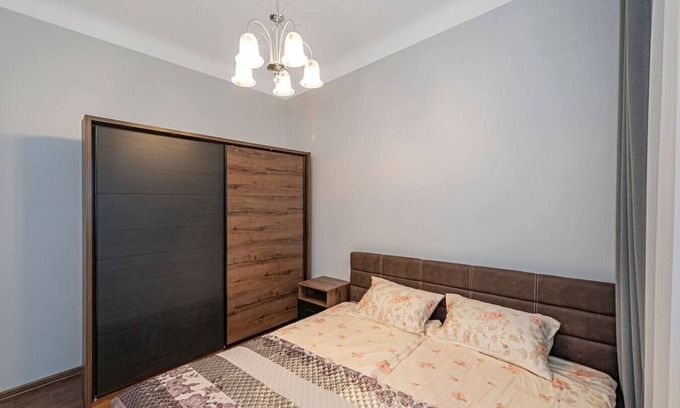 Old Town Apartment | Old town ap w FP by Polo apartments