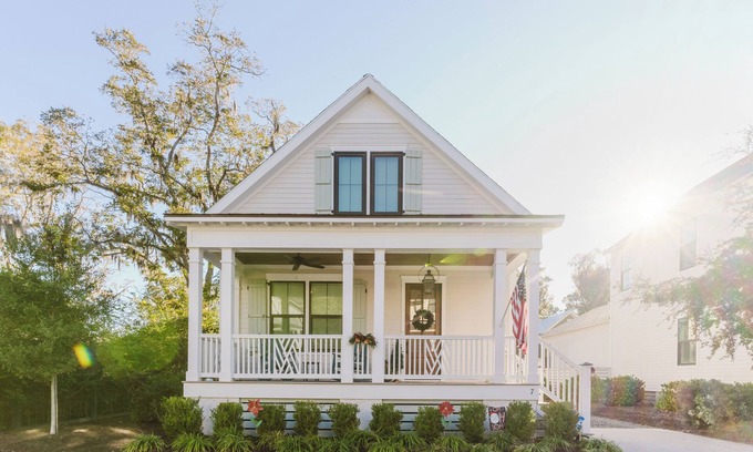 Olde Town House | Inviting Old Town Bluffton Home with Spa & Pet-Friendly Amenities