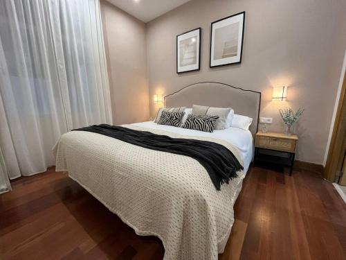 Casco Viejo Apartment | Prime Location in Old Town Core by Plaza Nueva