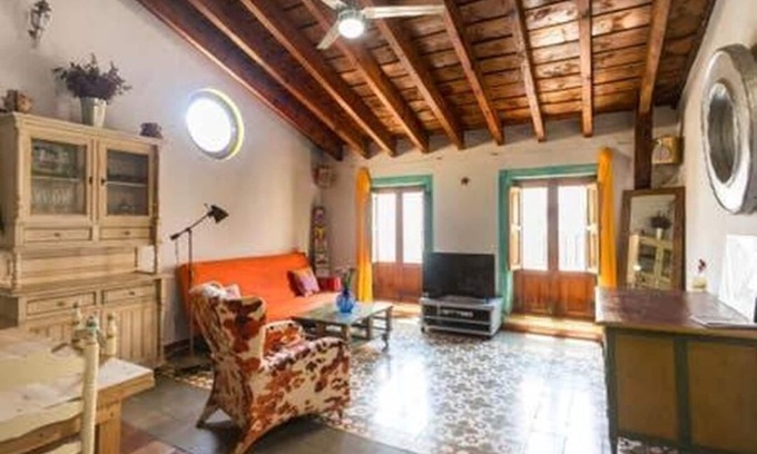 Alicante City Centre Apartment | Cozy Old Town Flat with Oceanfront Views and Breakfast
