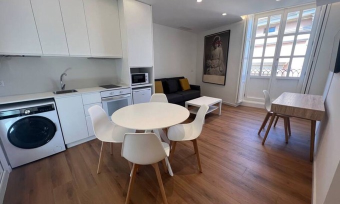 La Seu House | Family-Friendly Old Town Flats Casa del Bisbe Getaway