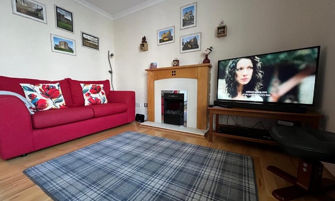 Old Town Apartment | Explore Old Town: Free Parking & Outlander Experience