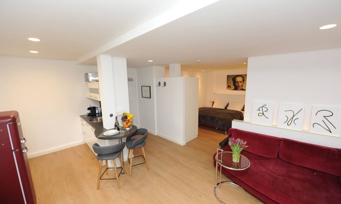 Osnabrueck House | Charming Old Town House Apartment with Spa & Breakfast