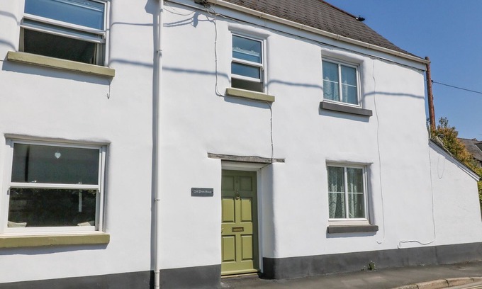 Dawlish Cottage | Old Town House: Family-Friendly Cottage with Ocean View