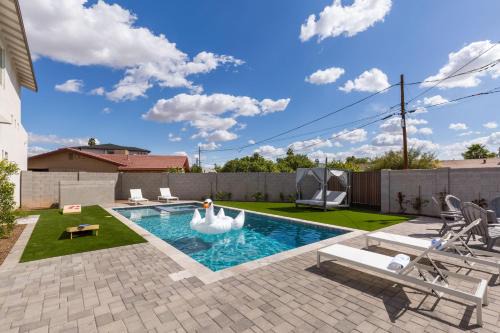 Southwest Village House | Discover Scottsdale's Luxe Stay with Pool Access