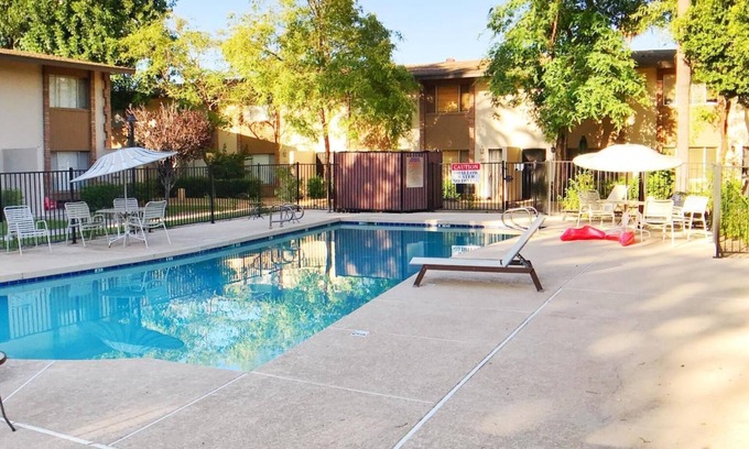 Fashion Square Condo | Vibrant Old Town Scottsdale Condo with Pool and Ocean Views