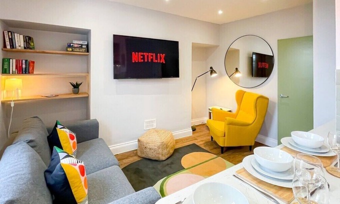 Margate Apartment | Top-Rated Trinity Apt with Kitchen and Family-Friendly Perks