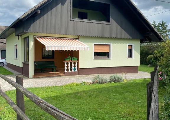 Praprotna Polica House | Charming Old Traditional House - Pet & Child Friendly Stay