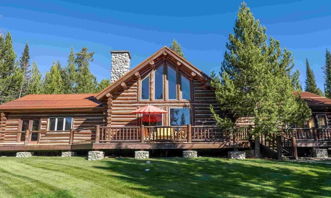 Wilson House | Old Trail Hideaway: Family-Friendly Retreat with Hot Tub