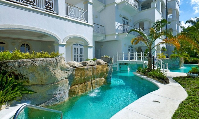 Old Trees Bay Villa | Beachfront Villa Old Trees 3 Sundance with Ocean View