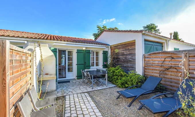Sainte-Marie-de-Re House | Charming Labaroche Vacation Home with Jacuzzi & Ocean View