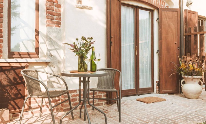 Gassino Torinese Cabin | Relaxing Old Well Suite with Outdoor Spa in Scenic Farm