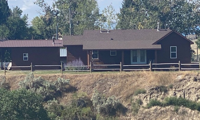 Meeteetse Cabin | Convenient Cody Hotel: Pet-Friendly & Family Amenities