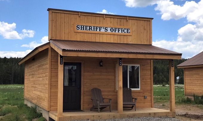 Island Park Cabin | Experience Old West Escapes at the Sheriff's Office