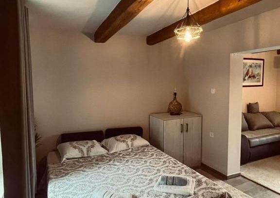 Virpazar Apartment | Pet-Friendly Getaway at Old Wine – Rated 10/10 by Guests