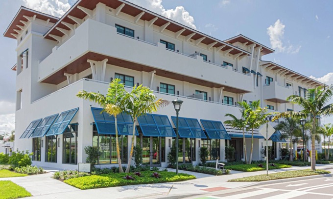 Old Naples Condo | Discover Olde Naples: Pet-Friendly Oceanfront Retreat