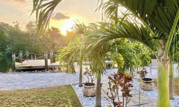 Redevelopment Area House | Olde Naples Waterfront Hideaway