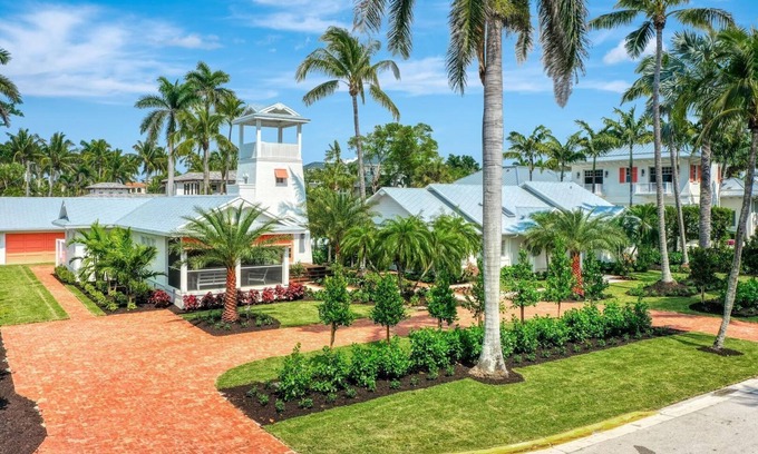 Old Naples House | Explore Olde Naples - William Raveis Rentals with Pool & Spa