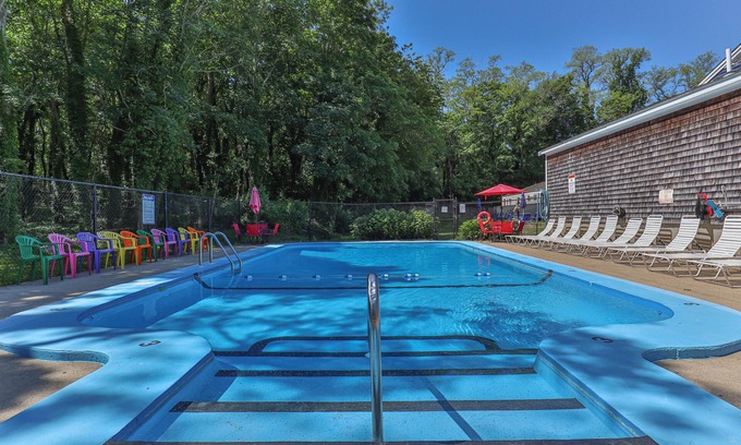Orleans Hotel | Explore Olde Tavern Motel And Inn: Family-Friendly Retreat