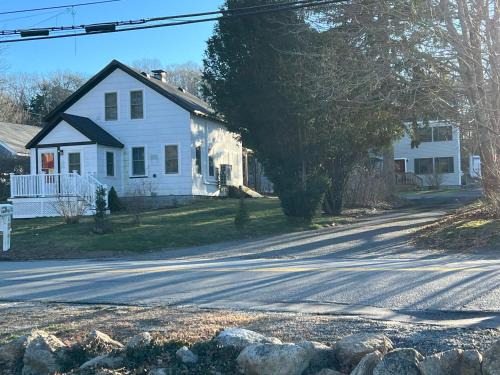 Sandwich House | Historic District Escape in Cape Cod’s Oldest Town
