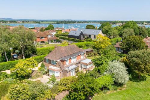 West Itchenor House | Oldfield Cottage within walking distance of pub and sea
