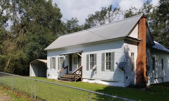 Pollock House | Timeless Comfort with Kitchen - Rated 10/10 by Guests