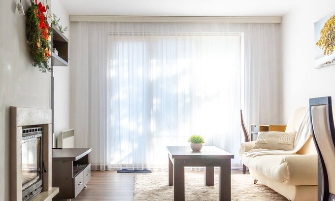 Shiligarnika Apartment | Oldinn Flat with Terrace: Steps from Slopes and City Life