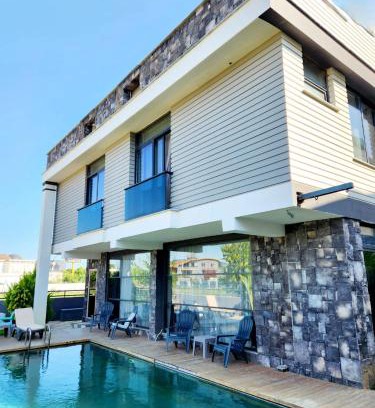 Lara Villa | Delightful Oldskool Villas: Pet-Friendly with Ocean Views
