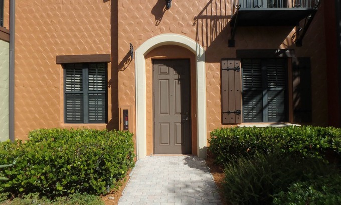 Ole Condo | Ideal Ole At Lely Resort: 2 B/R San Clemente with Pool