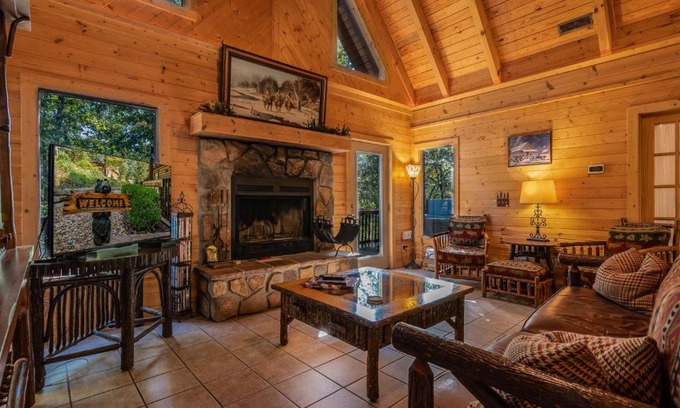 Branson Cedars House | Relax at Ole Hickory: Firepit & Hot Tub Retreat