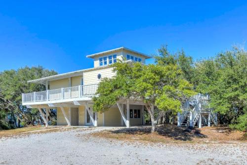 Ono Island House | Discover Ole River Cottage: Family & Pet Friendly Retreat