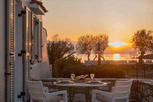 Posidonia Apartment | Cozy Olea Suite by the Sea - Guest Rated 9.8/10