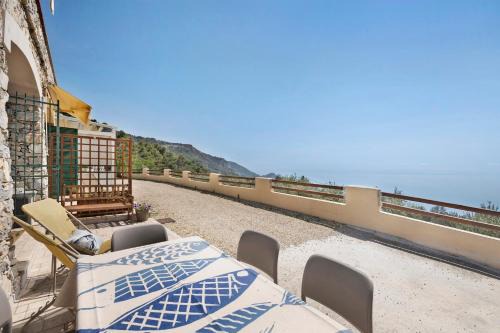 Finale Ligure Apartment | Discover Oleandro: Pet-Friendly Hotel with High Guest Ratings