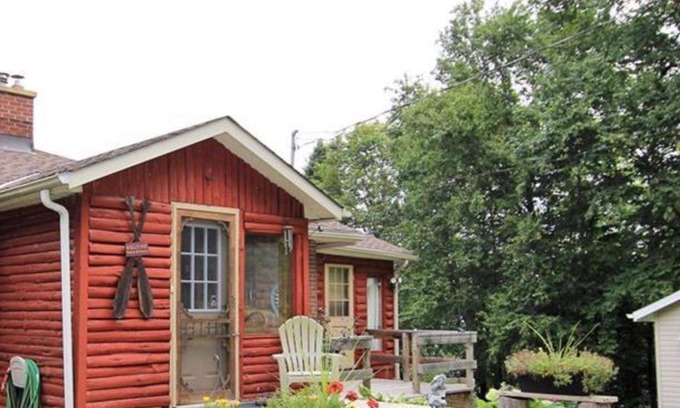 Unorganized Centre Parry Sound House | Experience O’Leary’s Lane: Cozy Cottage with Ocean Views