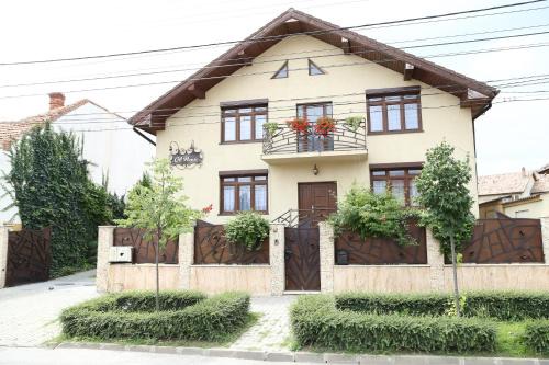 Alba Iulia House | Oli House: Guest Rated 9.3 with Pet-Friendly Amenities