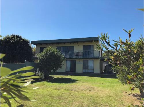 Mallacoota House | Oli's at 57 Lakeside Drive, Mallacoota
