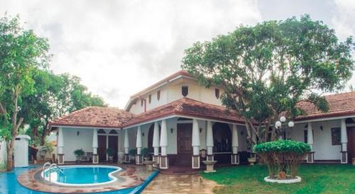 Negombo House | Discover Olideb Gedara: Family-Friendly with Pool Access