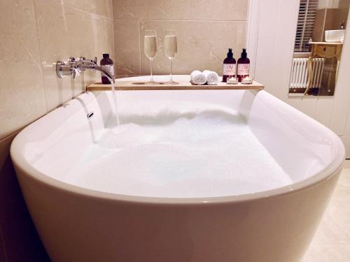 Gwynedd- Snowdonia House | Elegance at Olif: 5-Star Stay with Gourmet Dining