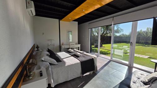 Bajo Lunlunta House | Pet-Friendly OlivaNegra Resort with Oceanfront Views