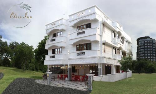 Alwaye Villa | Budget-Friendly Olive Inn Apartment with Breakfast & Accessibility
