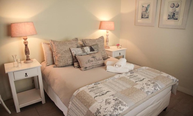 Newcastle House | Pet-Friendly Olive Manor Guest House with Family Amenities