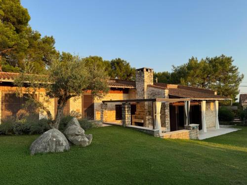 Mugeba Villa | Top-Rated Olive Tree Garden Villa – Family & Pet Friendly