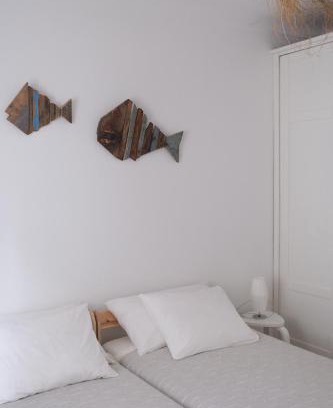 Longueira House | Oliveira Beach House: Family-Friendly Retreat with Hot Tub