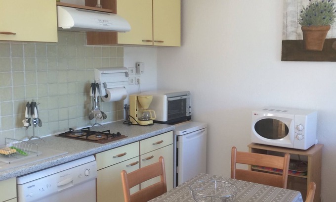 Lorgues Apartment | Cozy OLIVIER Apartment with Pool and Breakfast for 2-3